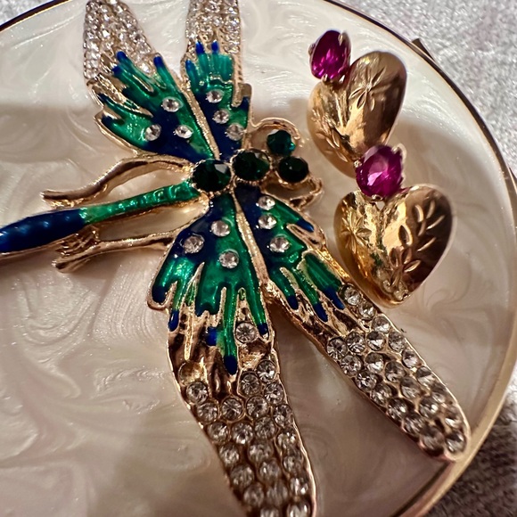 Vintage 18k gold earrings with Genuine Ruby &etched detailing - Picture 3 of 16